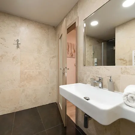 B2B Apartments *