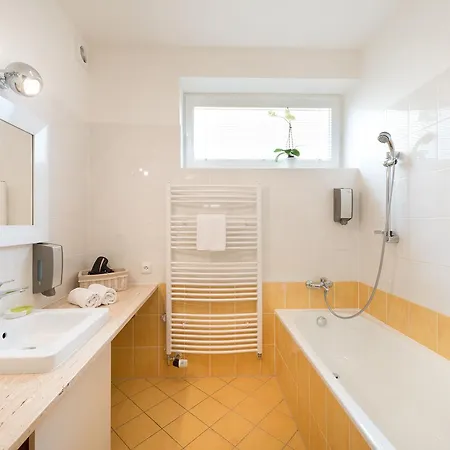 B2B Apartments